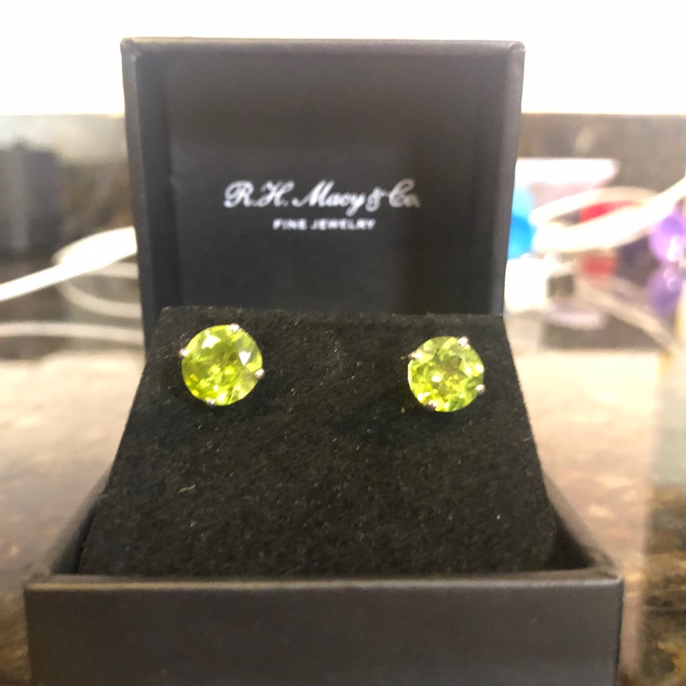 RH Macy & Company 14k White Gold Peridot Earrings
